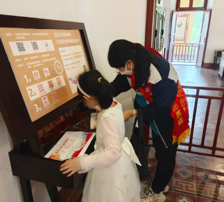 活动后期 参观照片5.jpg